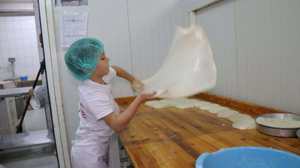 МАЛИ МАЈСТОР ЗА ВЕЛИКЕ КОРЕ: Новак (9) најмлађи бурегџија у Србији